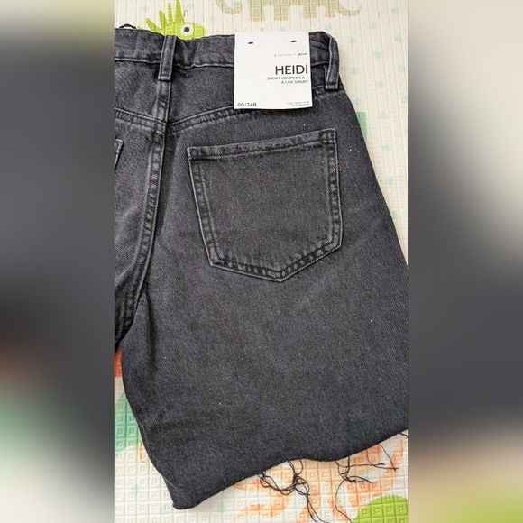 Dynamite Short - Picture 3 of 3